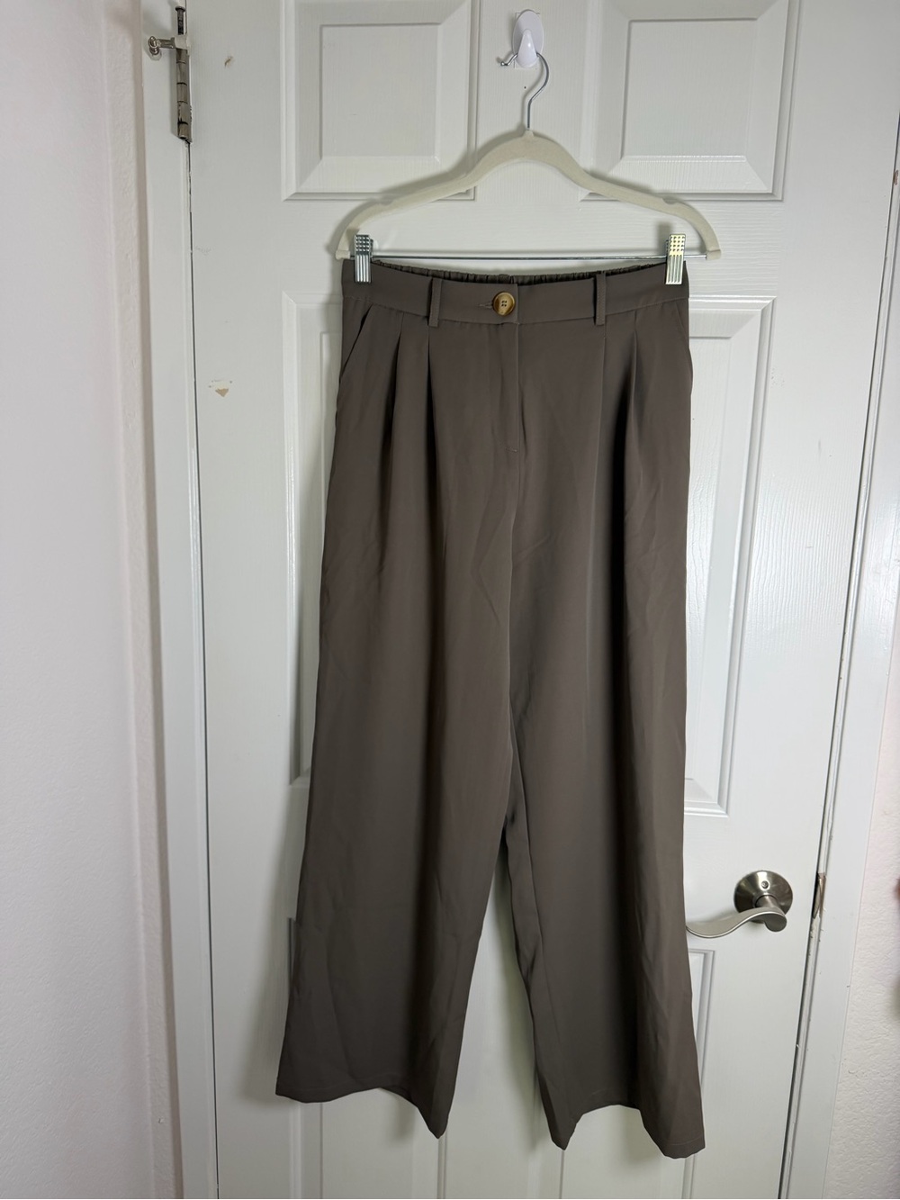 High-Rise Wide-Leg Pants in Olive Green - Picture 3 of 11